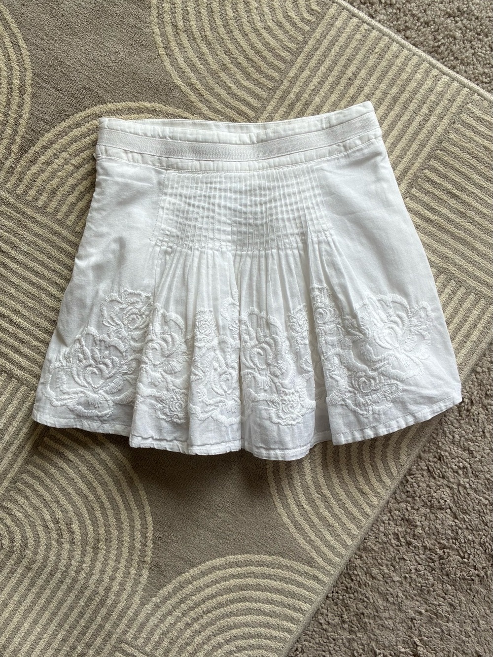 Burberry Girls White Embroidered Circle Skirt - Picture 6 of 16
